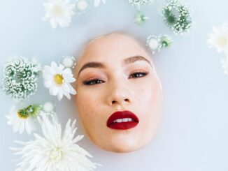 entdecken sie die besten pflegetipps f&uuml;r die winterhaut, um trockenheit und r&ouml;tungen vorzubeugen. sch&uuml;tzen sie ihre haut effektiv vor k&auml;lte und intensivieren sie ihre feuchtigkeitsroutine.