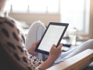 entdecken sie den perfekten e-book-reader f&uuml;r ein komfortables und augenschonendes leseerlebnis. jetzt alle modelle vergleichen und ihren favoriten finden!