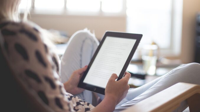 entdecken sie den perfekten e-book-reader f&uuml;r ein komfortables und augenschonendes leseerlebnis. jetzt alle modelle vergleichen und ihren favoriten finden!
